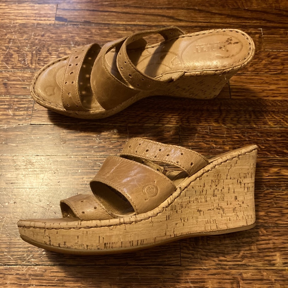 Born wedges! EUC SZ 7. Perfect for spring!